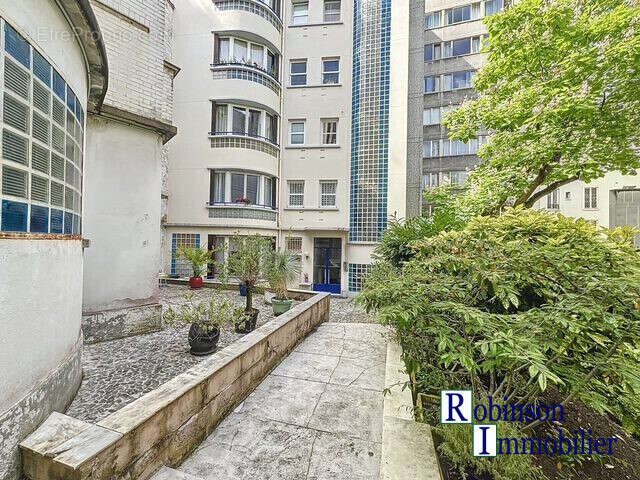 Appartement à PARIS-7E