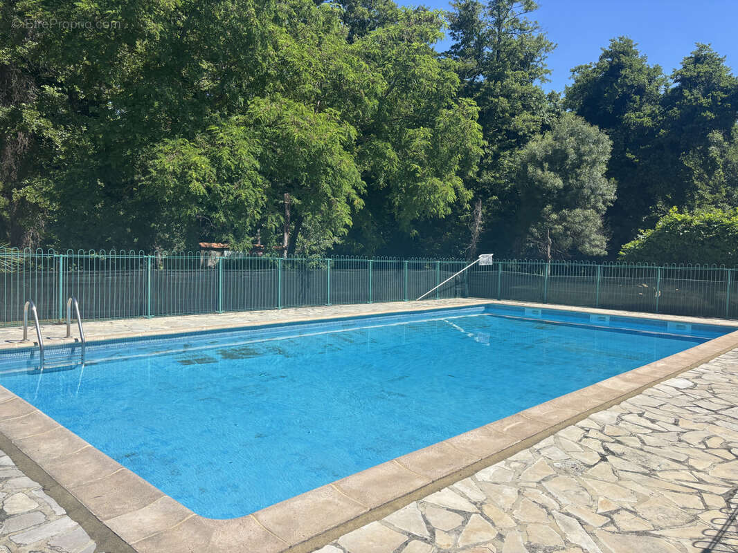 mini-villa  meublée avec terrasse, jardin et piscine   À seulement 1 km de la plage - photo 3