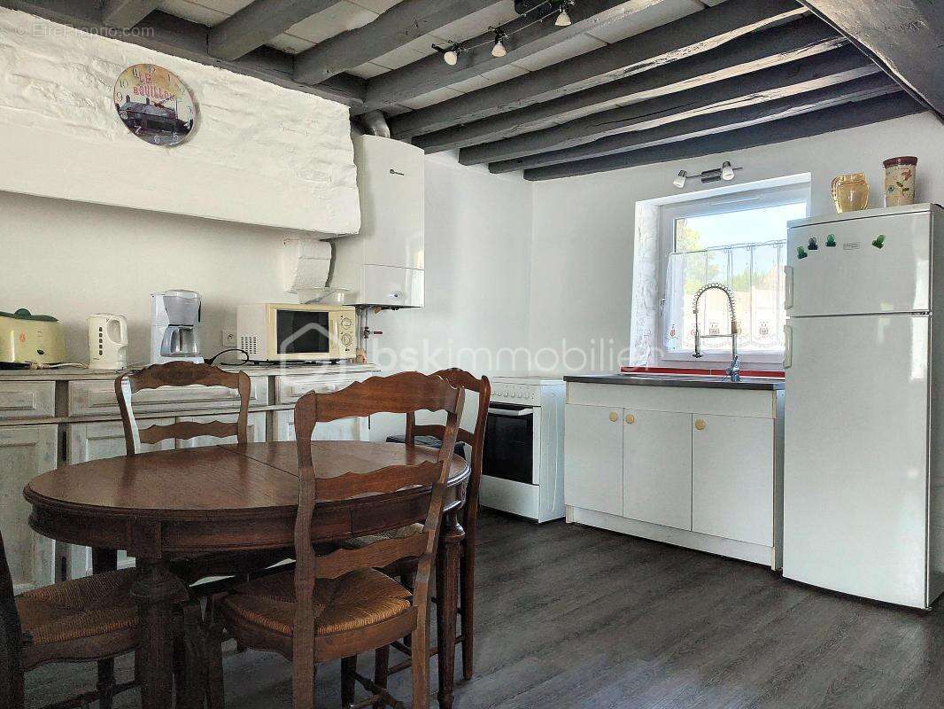 A VENDRE - Maison en pierre de 95 m2 dans un environnement calme - photo 4