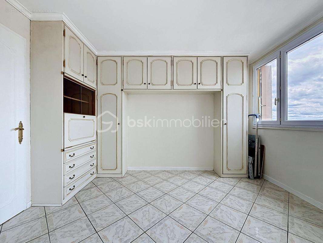 Nouveau bezons au dernier etage – t3 avec balcon cave et un box - photo 10