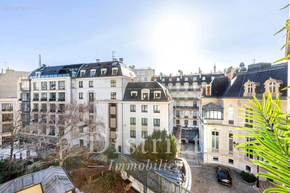 Appartement à PARIS-8E