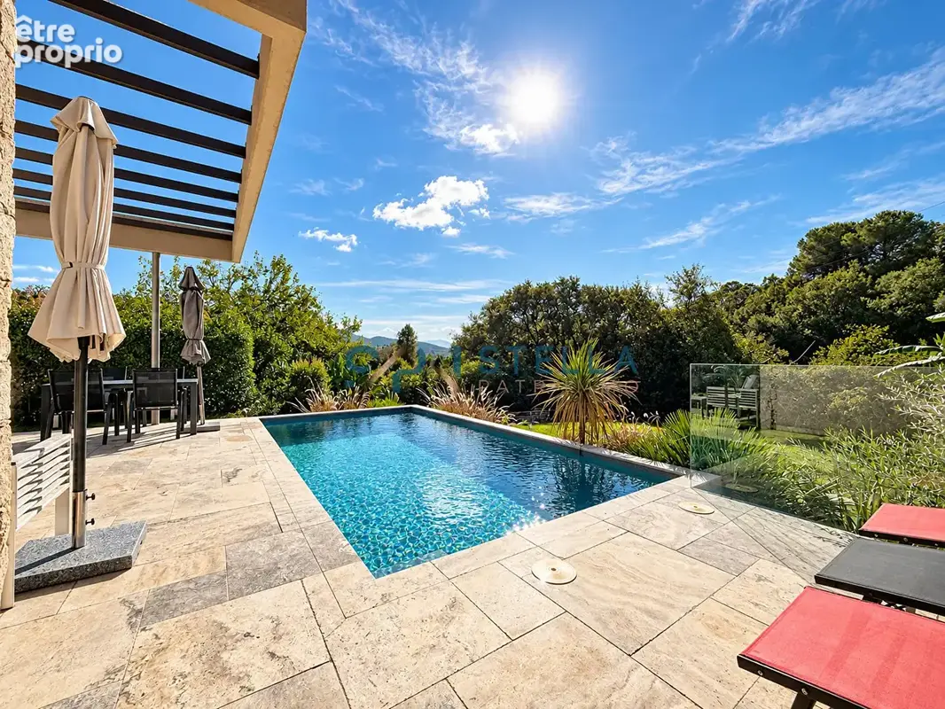 Villa de standing -135 m²  - Prestations raffinées, piscine et intimité absolue - photo 1