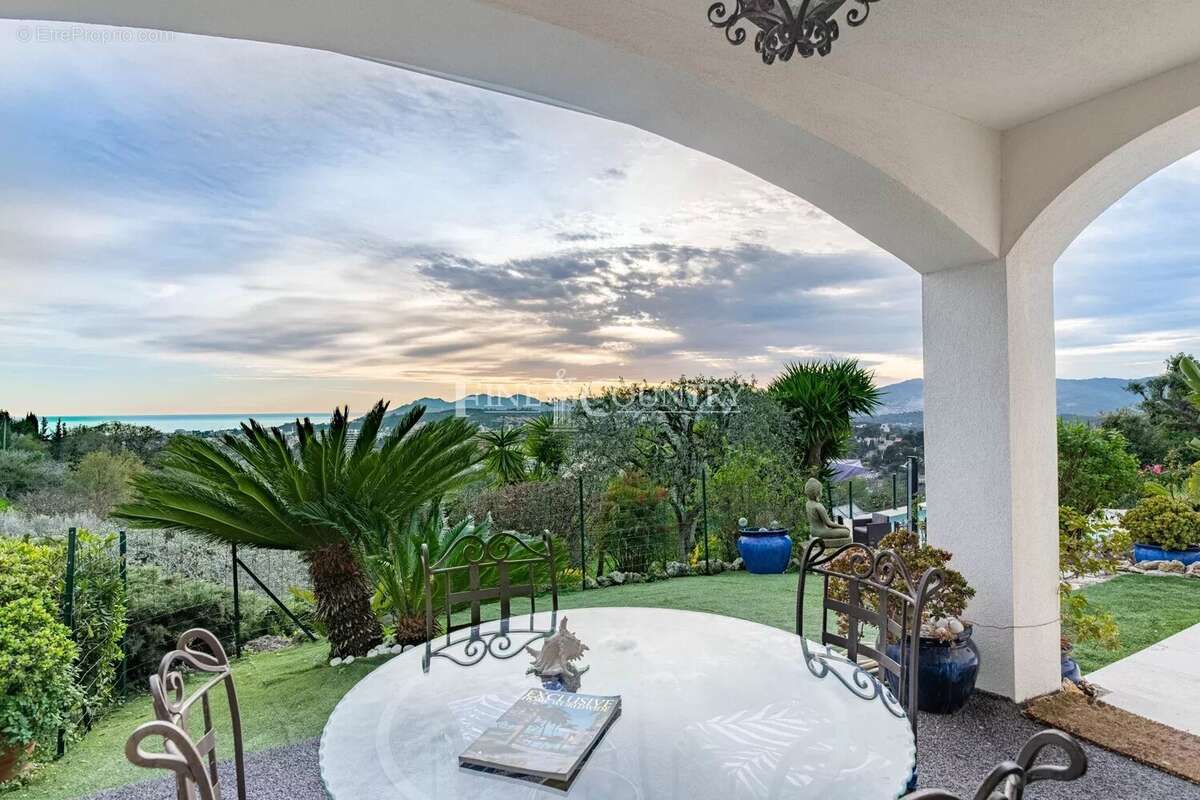 Maison à MOUGINS