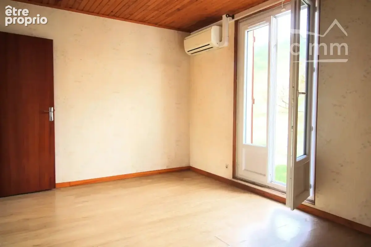 Maison de plain-pied avec jardin, garage et vue sur les montagnes - photo 6