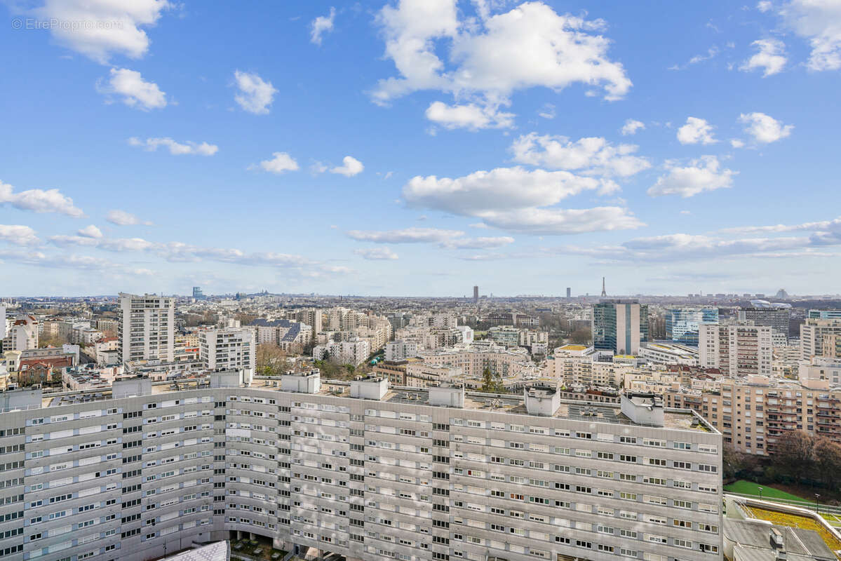 Appartement à COURBEVOIE