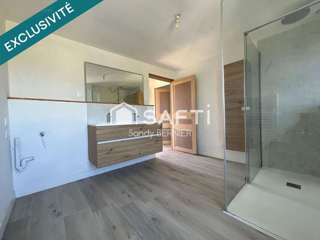 Maison 59 m² à Cloue  - photo 4