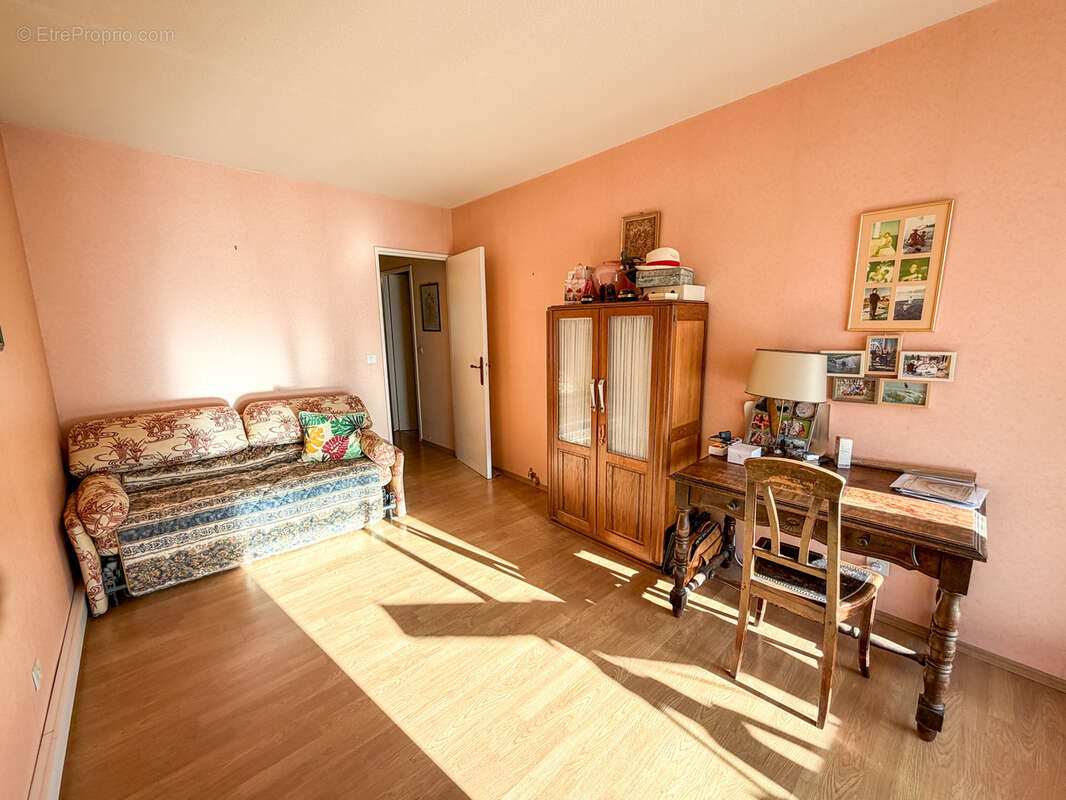 Appartement à SAINT-LAURENT-DU-VAR
