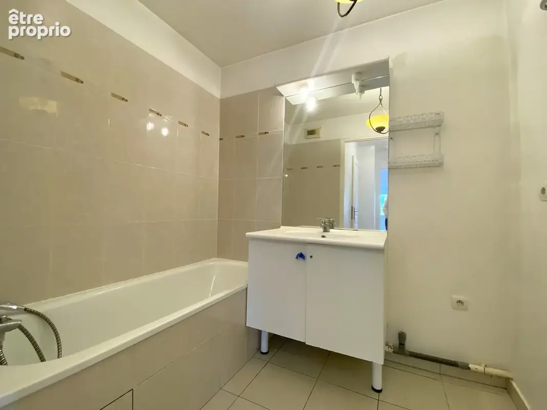 Beau f3 - 67.46 m2 - dernier etage avec balcon - photo 7