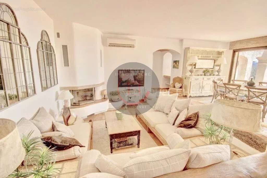 Maison à LES ADRETS-DE-L'ESTEREL