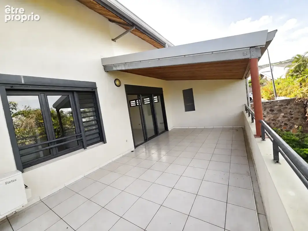 À vendre T3 avec grande terrasse   La Saline-les-Bains - photo 3