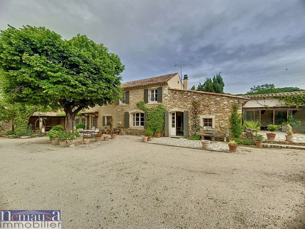 Maison à SAINT-LAURENT-DES-ARBRES