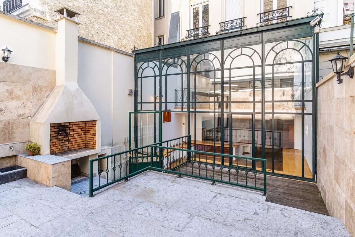 Appartement à PARIS-8E