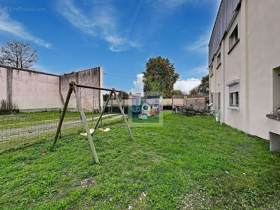 Appartement à SAINT-YZAN-DE-SOUDIAC