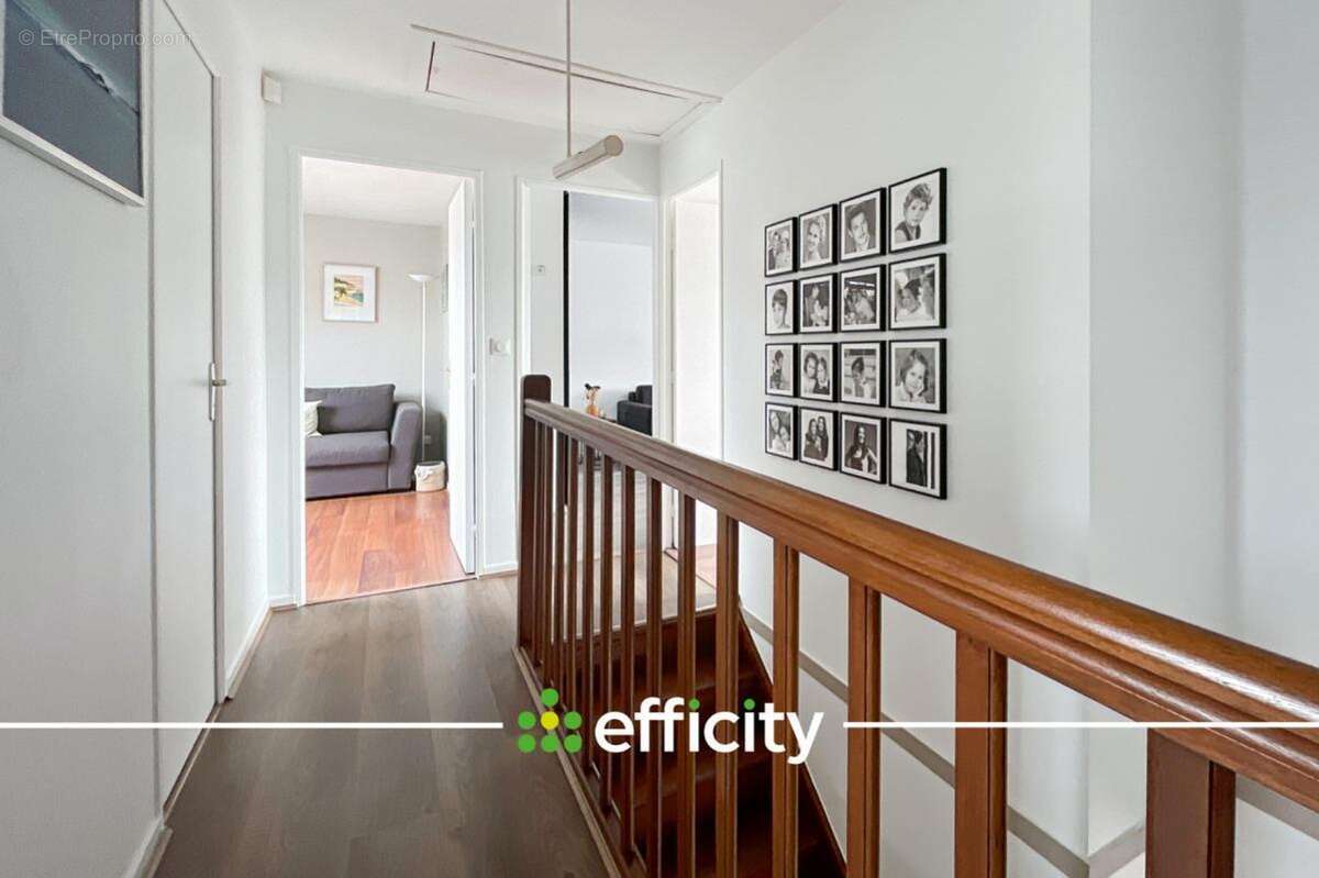 Maison à MANDRES-LES-ROSES