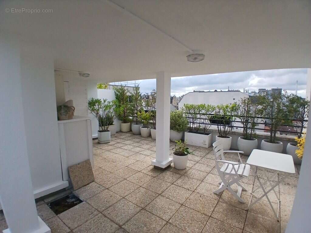 Appartement à PARIS-16E