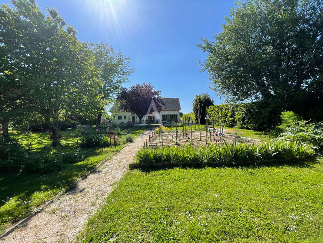 Maison à FAVEROLLES-SUR-CHER