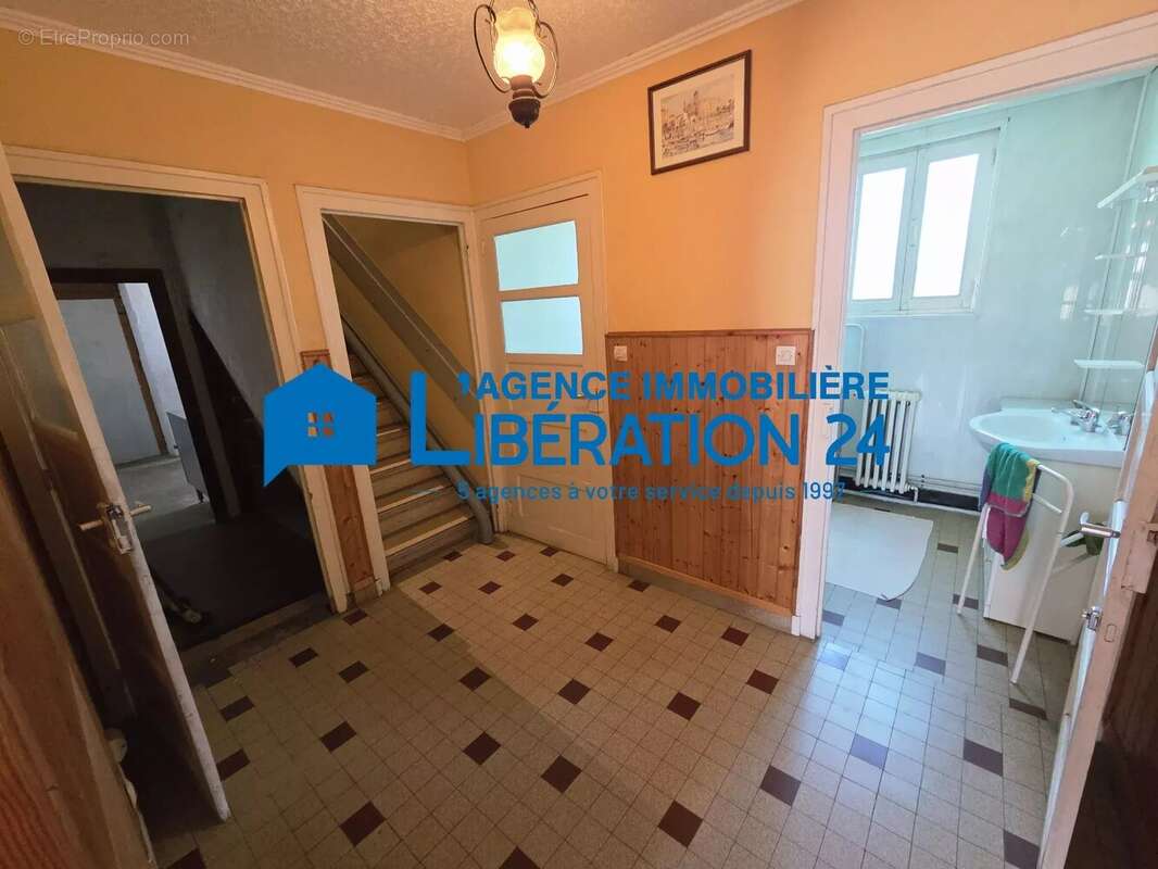 maison de 157 m² avec dépendances - photo 12