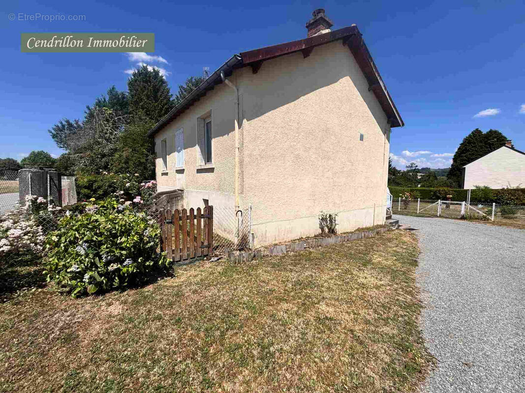 Tout petit prix ! Maison indépendante à rénover offrant un jardin, une dépendance et un emplacement privilégié - photo 2