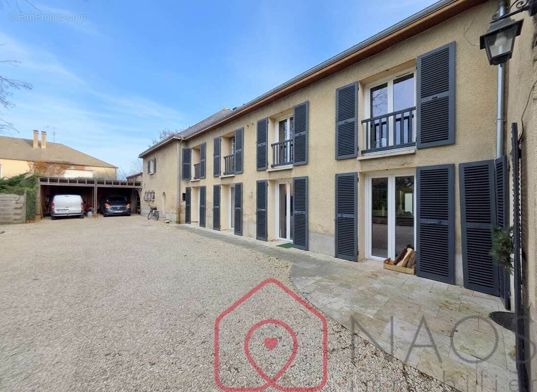 Maison à SAINT-JEAN-DE-BRAYE