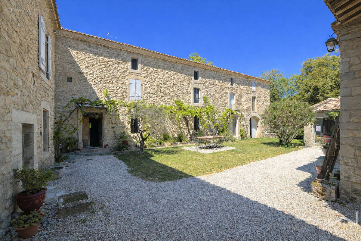 Maison à GRIGNAN