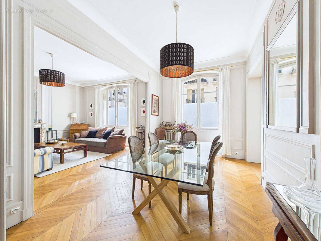 Appartement à PARIS-7E