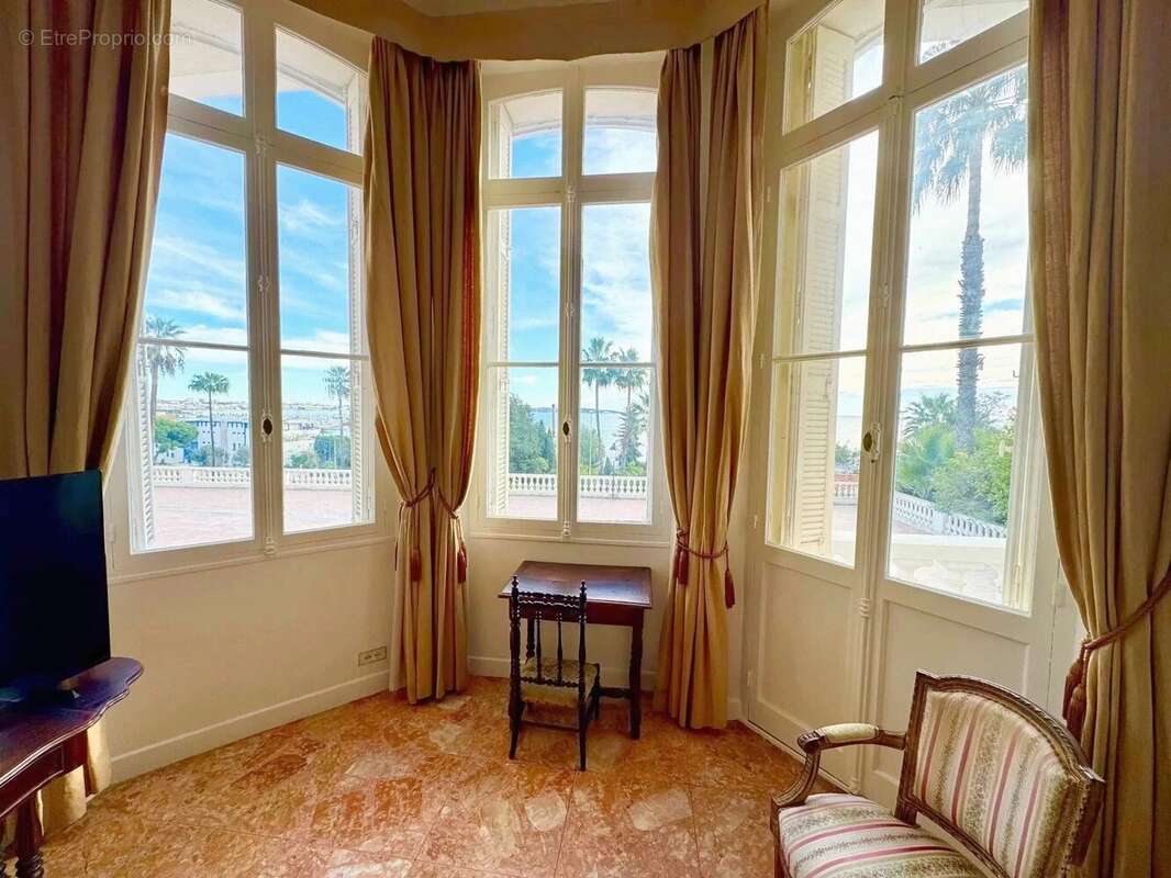 Appartement à VALLAURIS