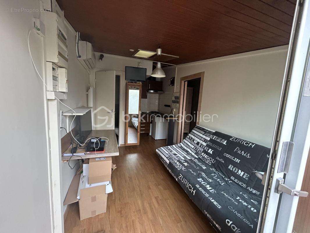 IDEAL AU INVESTISSEUR  2 STUDIO 11M² CHACUN  dans une allée de box sécurise très  proche du TRAM T9 (5 minute à pied) LE PRIX NE - photo 14