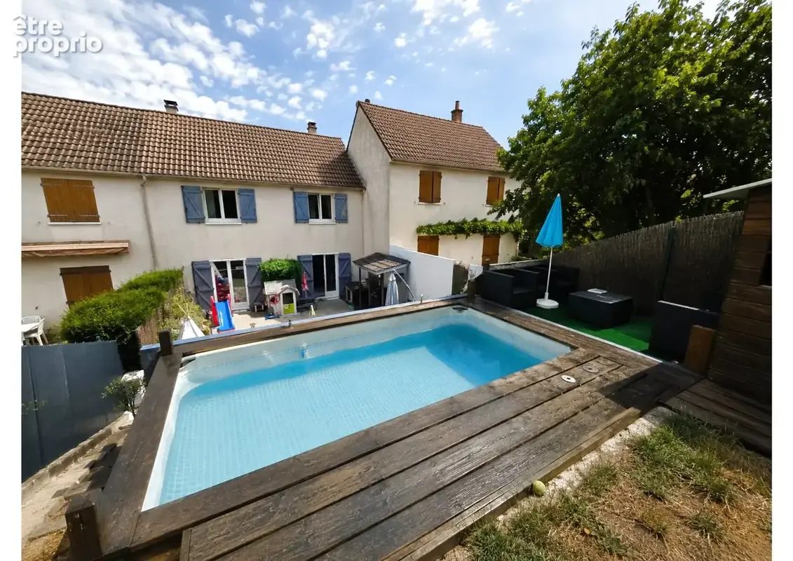 Maison à LE CHAMBON-FEUGEROLLES