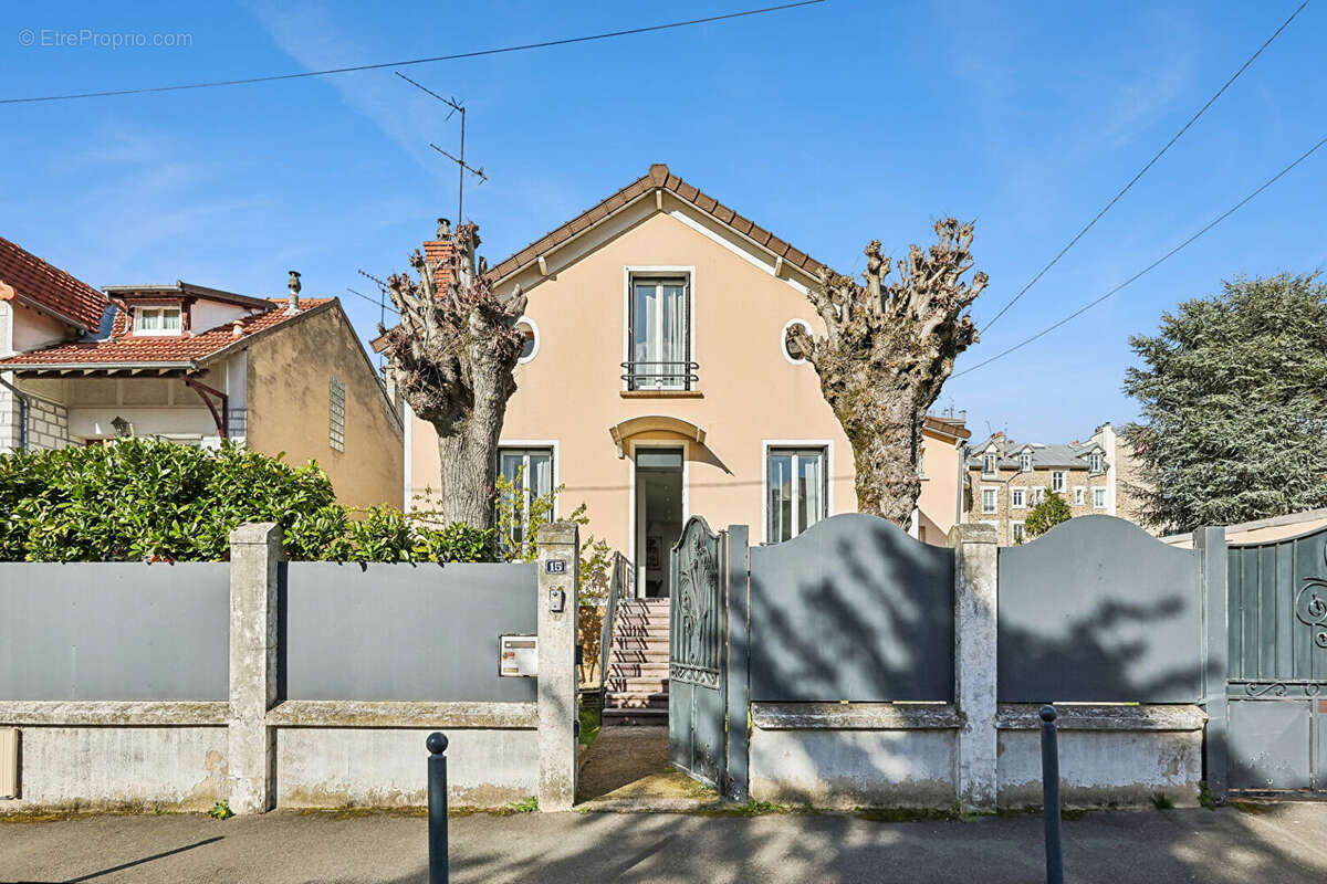 Maison à LES PAVILLONS-SOUS-BOIS