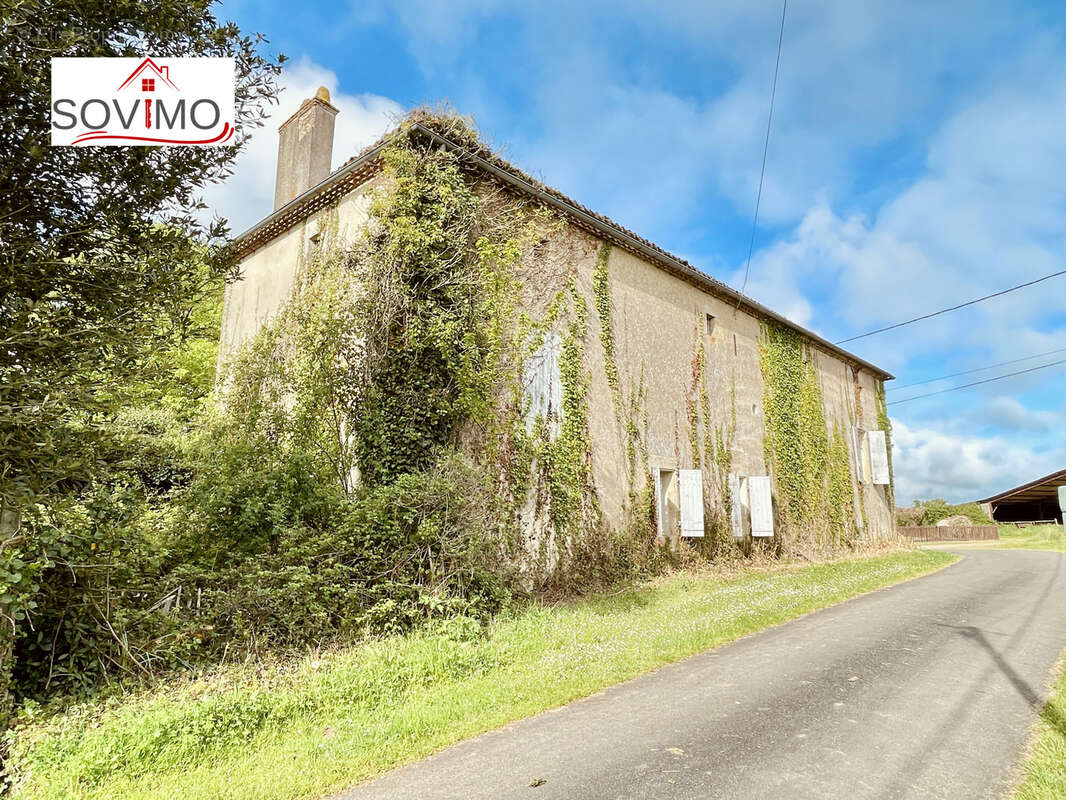 Au coeur d'un petit hameau, authentique maison de caractère indépendante, a rénover, avec terrain attenant - photo 24