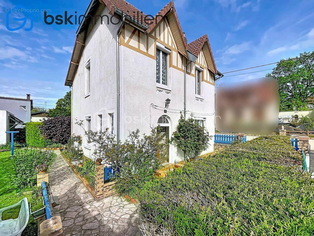 Maison à SAINT-ETIENNE-DU-ROUVRAY