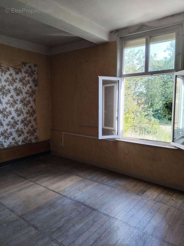 une chambre de 27.60 m2 - Maison à VILLOTTE-DEVANT-LOUPPY