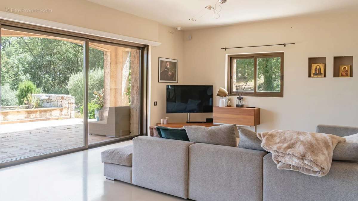 Maison à ROQUEFORT-LES-PINS