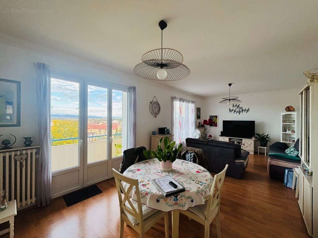 Appartement à MONTCEAU-LES-MINES