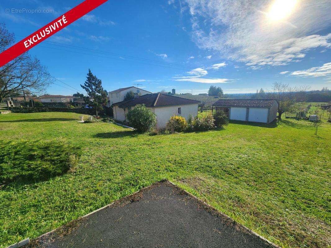 Maison à PRIGNAC-ET-MARCAMPS