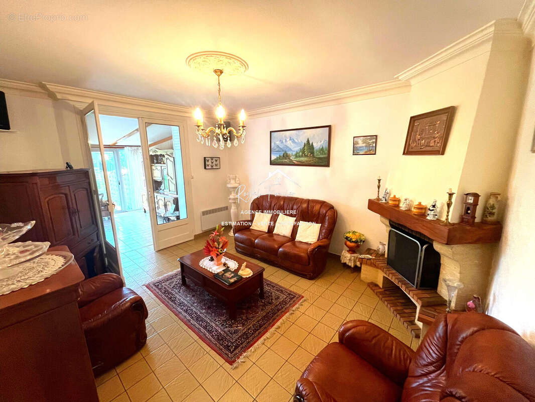 Salon - Maison à PORT-DE-PILES