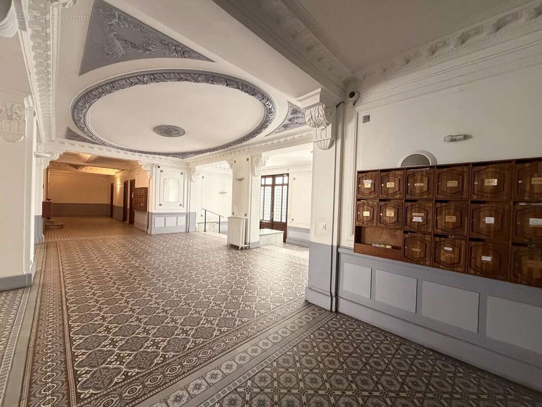 Carré d'Or – Superbe 4 pièces rénové de 136 m² face au Negresco - photo 3