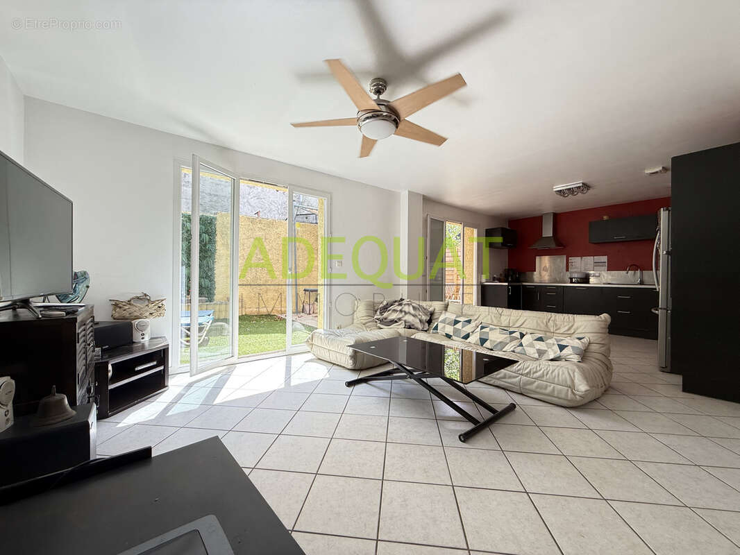Maison mitoyenne / 4 chambres / terrasse 30m2 / garage attenant / parking ext... - photo 3