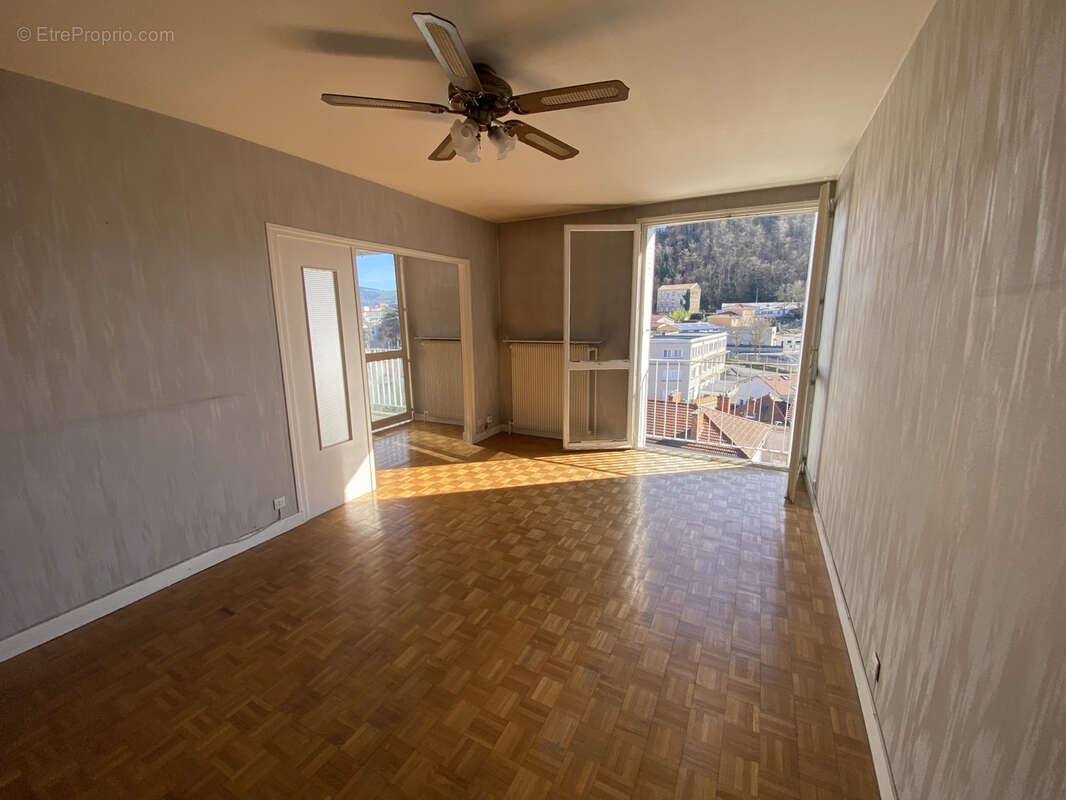 Appartement à SAINT-ETIENNE