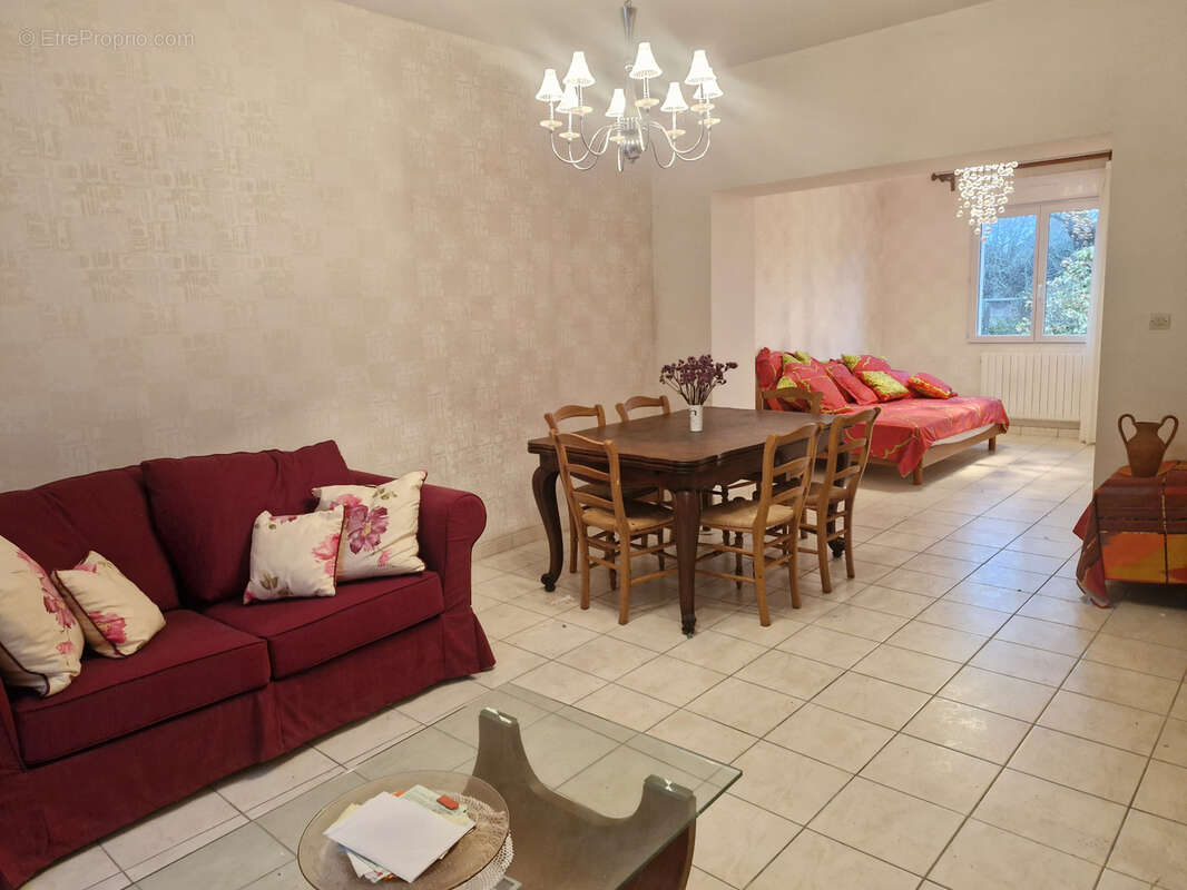 Maison familiale avec terrain constructible et divisible - photo 5