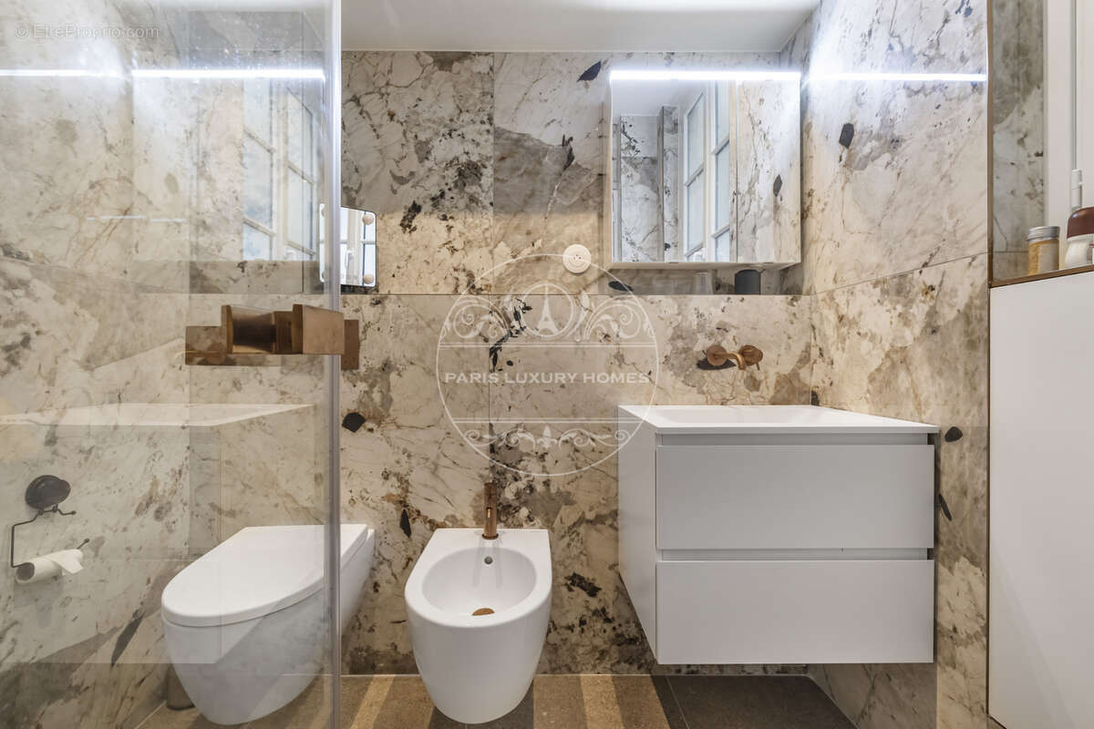 Appartement à PARIS-7E