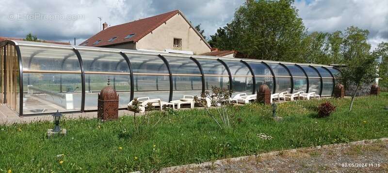 Propriété à vendre SAINT HILAIRE ( allier) comprenant une maison et un gite sur un parc de 23433 m² - photo 6