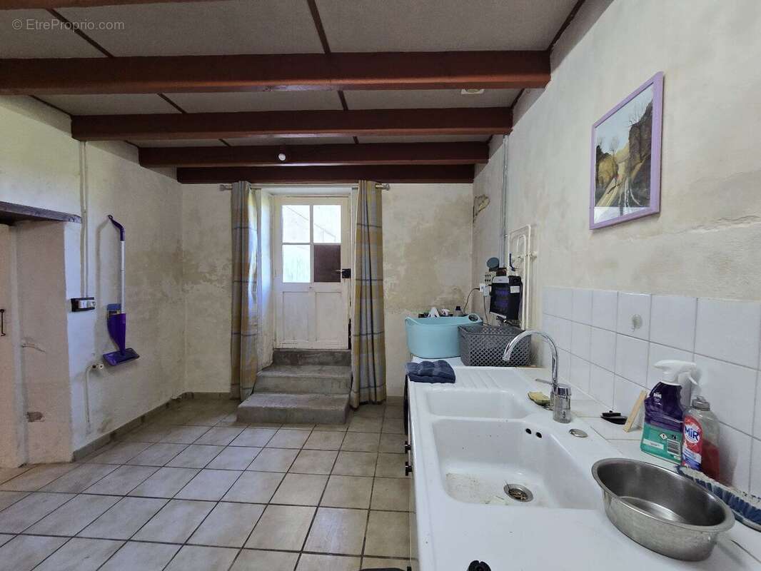 Maison à SAINT-PIERRE-DE-JUILLERS