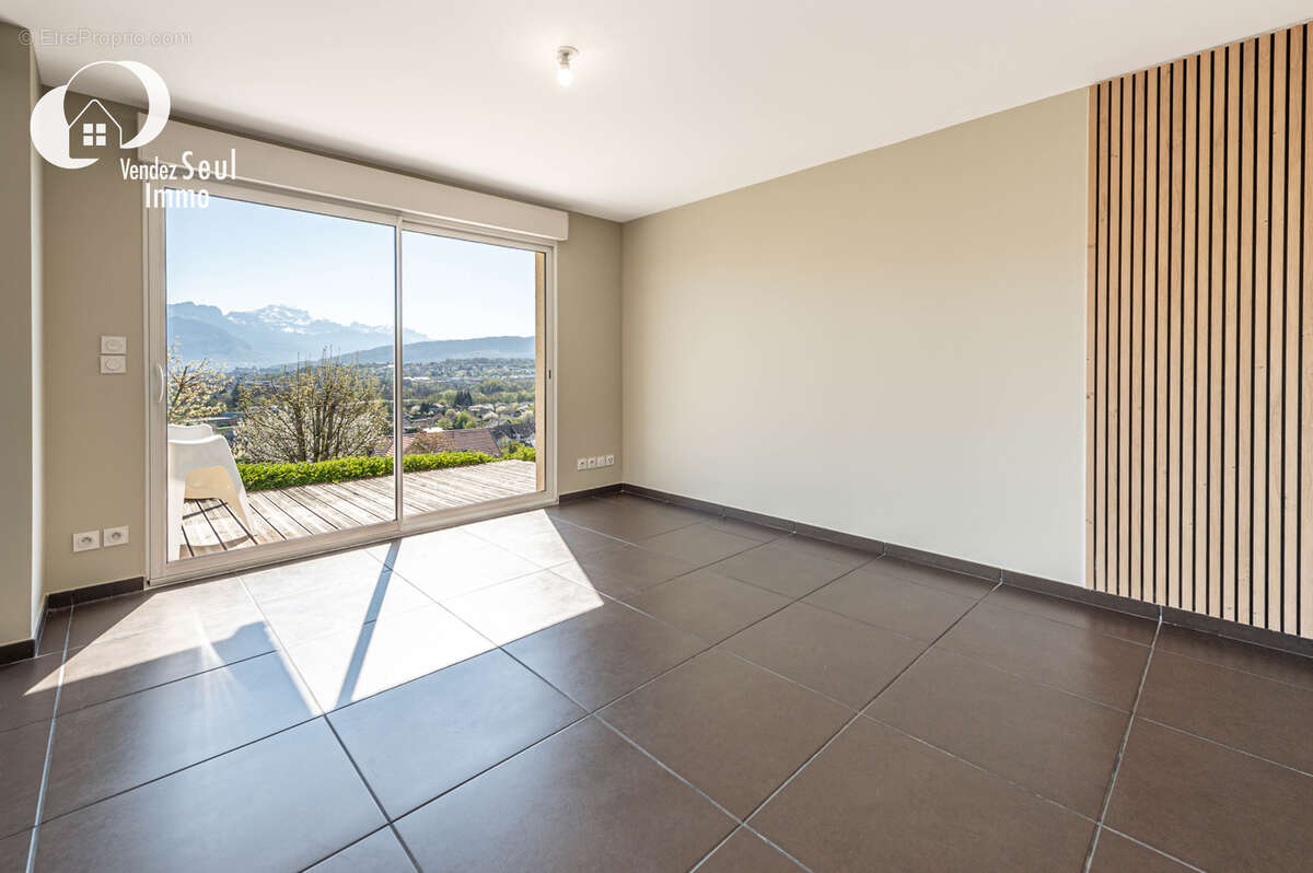 Appartement à POISY