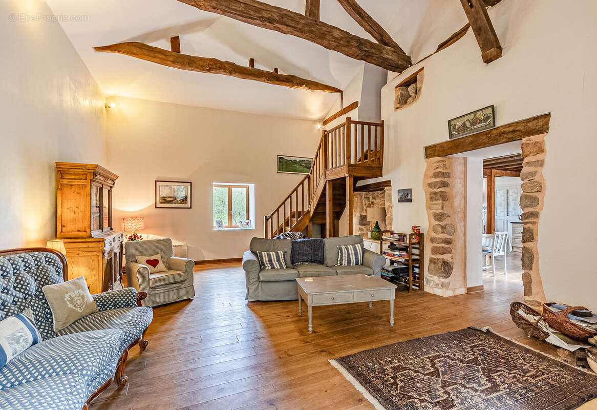 Maison à SAINT-JUST-D'AVRAY