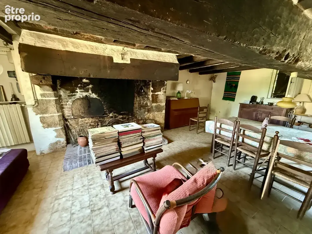 Longère  T5 sur un terrain de 4800 m2+ dépendances - photo 2