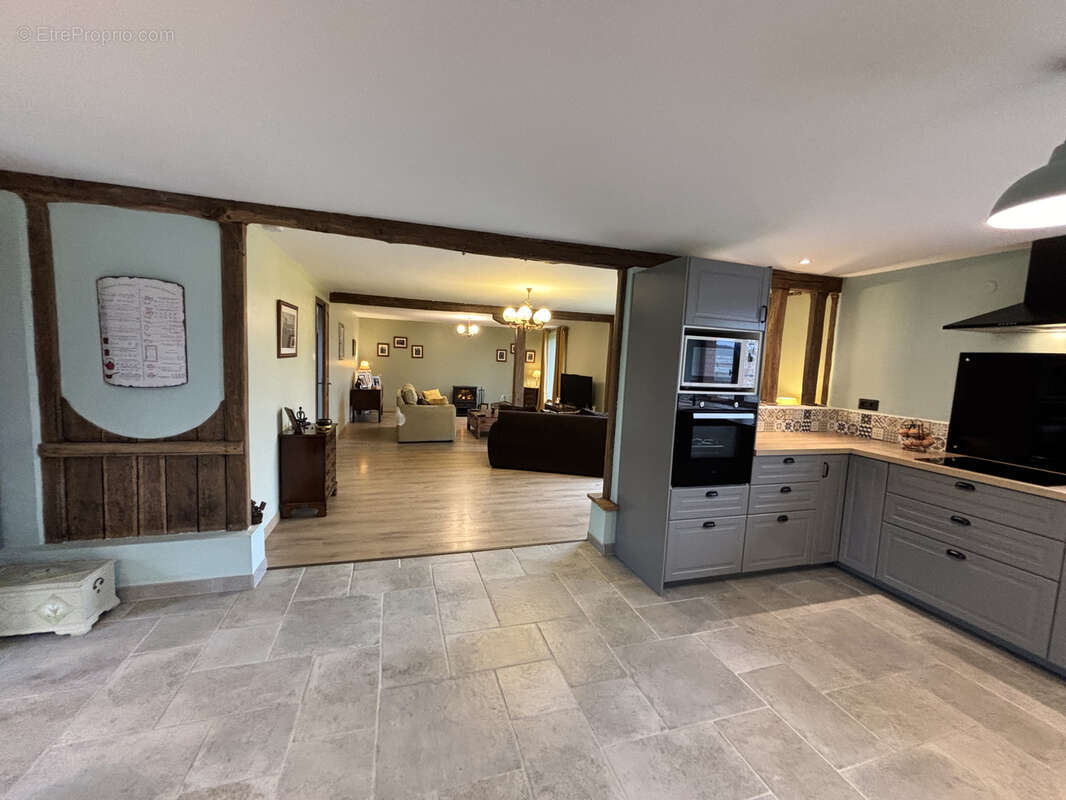 Maison à SAINT-PRIEST-LA-PLAINE