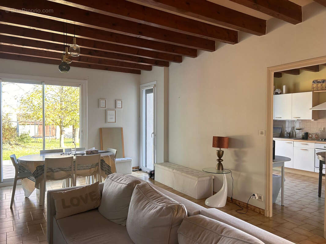 Maison à COLOMBIER-LE-CARDINAL