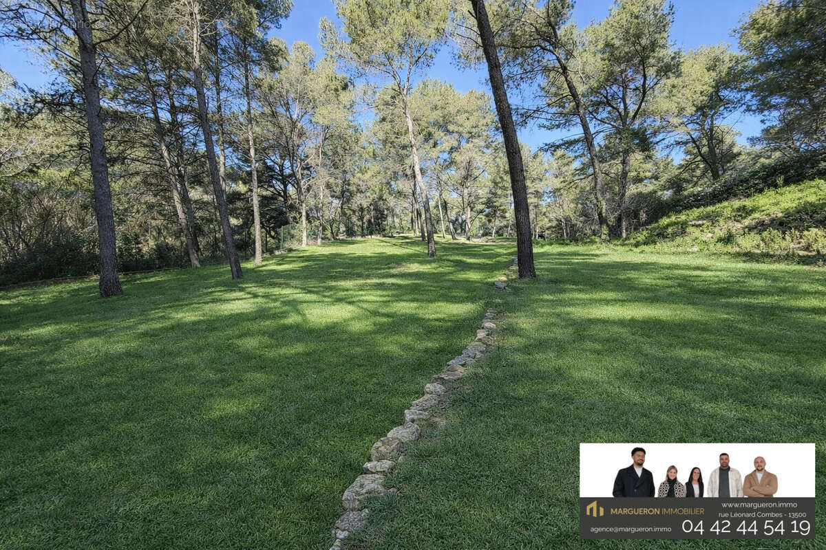 Maison à SAINT-MITRE-LES-REMPARTS