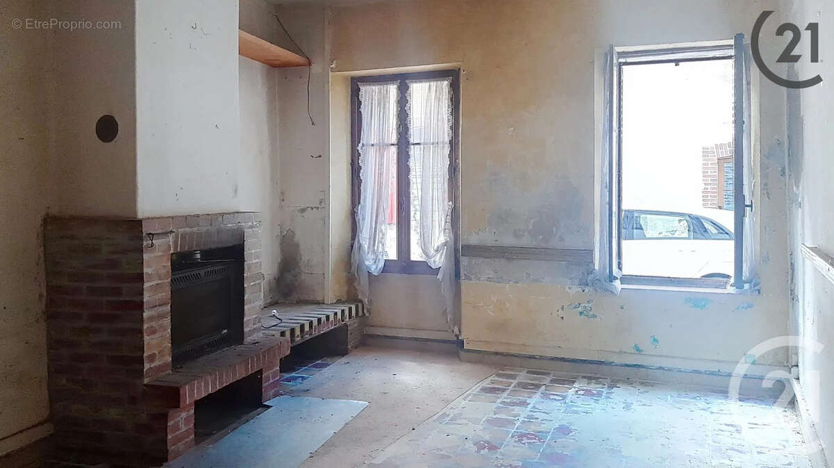 Maison à LA FERTE-LOUPIERE